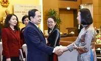 Top legislator meets with new ambassadors, heads of representative agencies abroad