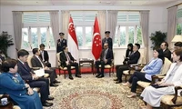 Top Vietnamese legislator meets with Singaporean President