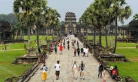 Cambodia lowers e-visa prices for tourists