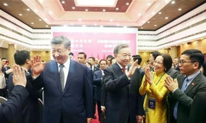 Vietnamese, Chinese leaders join friendly exchange activities in Hanoi