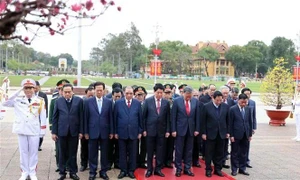 Party, State leaders pay tribute to President Ho Chi Minh on CPV's founding anniversary