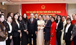 NA Chairman meets with representatives of Vietnamese community in Japan