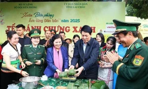 State President pays pre-Tet visit to northern border Lai Chau province