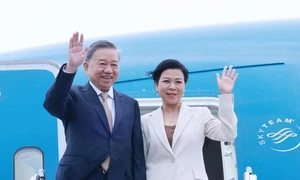 Top leader begins state visit to Cuba