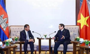 Government leader hosts Cambodian Deputy Prime Minister