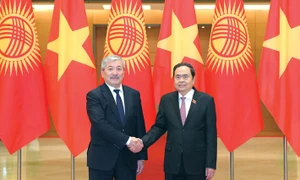 Top legislator meets with Kyrgyz PM