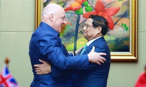 Vietnamese PM meets with New Zealand counterpart on sidelines of ASEAN Summits