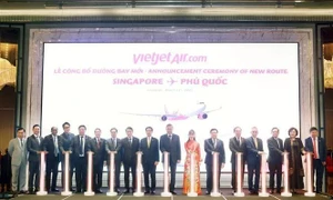 Party chief witnesses announcement of Singapore – Phu Quoc direct flight route