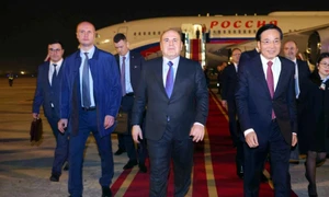 Russian PM arrives in Hanoi, beginning two-day official visit to Vietnam