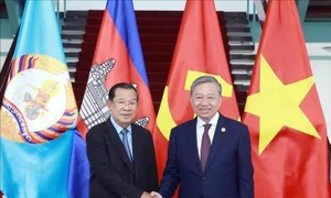 Top leaders of Vietnamese, Cambodian Parties meet in HCM City