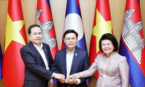 Vietnamese, Lao, Cambodian top legislators meet in Vientiane