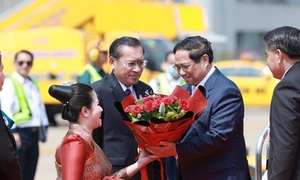 PM arrives in Laos for 44th, 45th ASEAN Summits