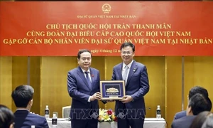 NA Chairman meets Vietnamese embassy staff in Japan