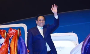 PM arrives in Hanoi, wrapping up successful working trip to Laos