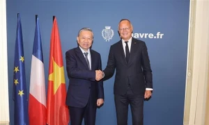 Top leader visits Le Havre, meets city mayor