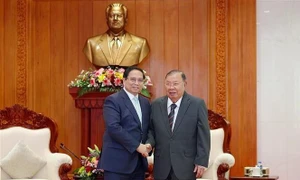 PM values former Lao leaders' contributions to Vietnam-Laos relations