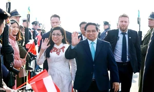 PM Pham Minh Chinh visits ASG trade centre, concludes Poland trip