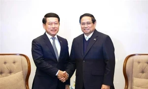 PM affirms government's resolve to soon complete cooperation projects with Laos