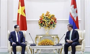 Top legislator meets with Cambodian Prime Minister