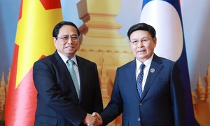 Vietnamese PM meets with Lao NA Chairman in Vientiane