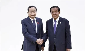 NA Chairman meets with President of Cambodian People's Party, Senate