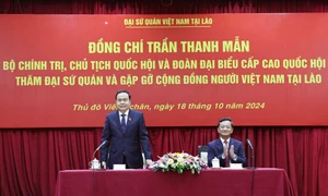 NA Chairman meets with representatives of Vietnamese community in Laos