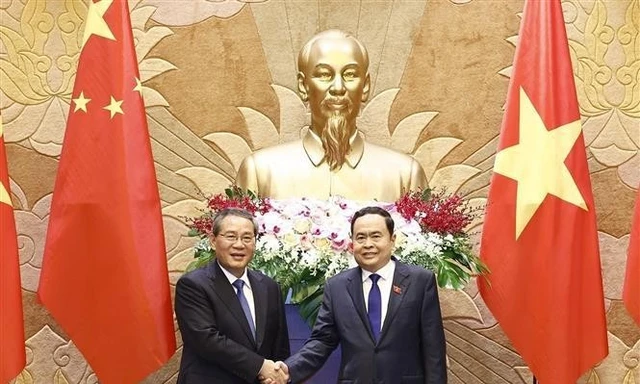 Vietnamese NA Chairman meets with visiting Chinese Premier