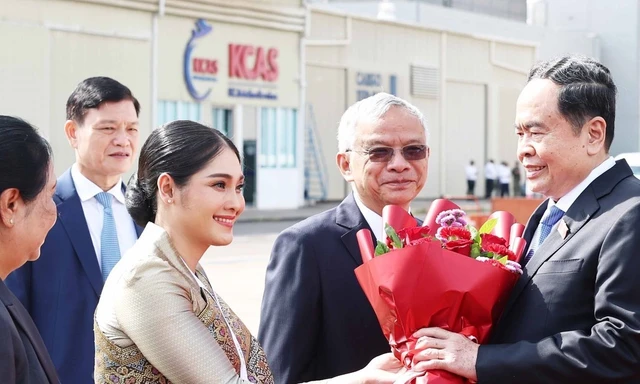 NA Chairman arrives in Vientiane for official visit to Laos, attendance at AIPA-45