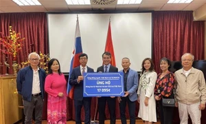 Overseas Vietnamese continue to raise funds for flood victims