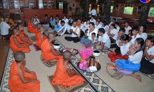 Cambodians celebrate Pchum Ben Festival