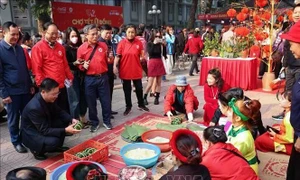 Hanoi hosts charity market, supporting 2,000 disadvantaged individuals