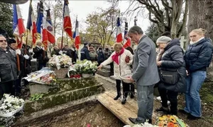 Vietnamese Ambassador attends funeral of French journalist Madeleine Riffaud