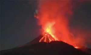 Indonesia raises volcano alert to highest level