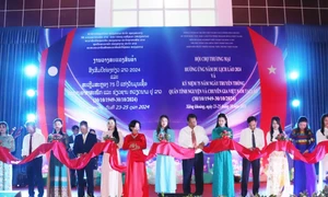 Vietnam, Laos step up trade, tourism promotion