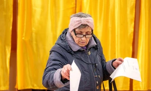 Romanians vote in parliamentary elections as far right hopes to make gains