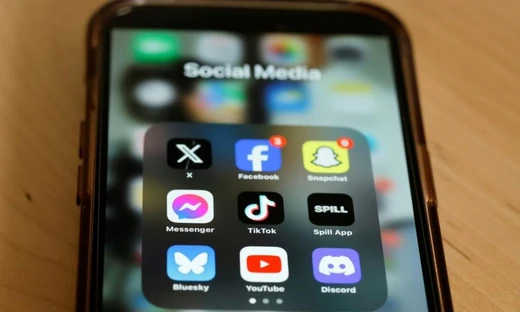 Australian eyes $30m fine for social media flouting under-16s ban 