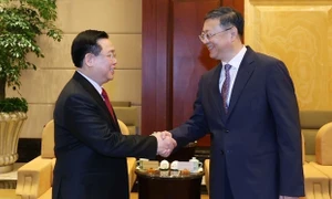 Top legislator receives Shanghai Party chief