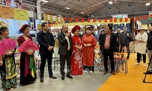 Vietnamese culture, handicraft products attract visitors at Paris Fair 2024