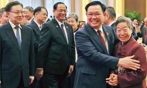 NA Chairman joins in Vietnam - China people’s friendship meeting