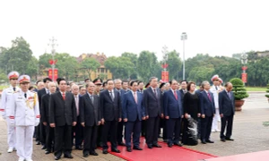 Leaders pay tribute to President Ho Chi Minh, martyrs on National Day