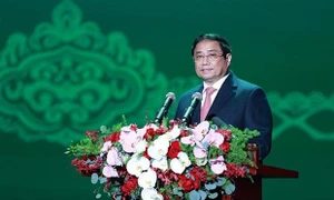 PM asked Vietcombank to promote leading role in banking sector