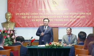 Top legislator met with representatives of Vietnamese communities in Europe