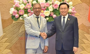 NA Chairman Vuong Dinh Hue welcomed IPU leaders