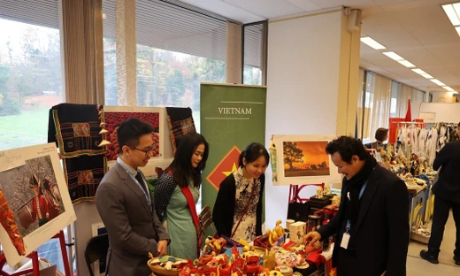 Vietnam demonstrates humanitarian commitment at UN bazaar