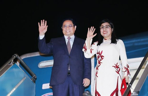 PM Pham Minh Chinh and his spouse leave Hanoi on January 16 early morning for attendance at the 54th Annual Meeting of the World Economic Forum (WEF-54) Photo: VNA PM leaves for WEF-54, official visits to Hungary, Romania -0