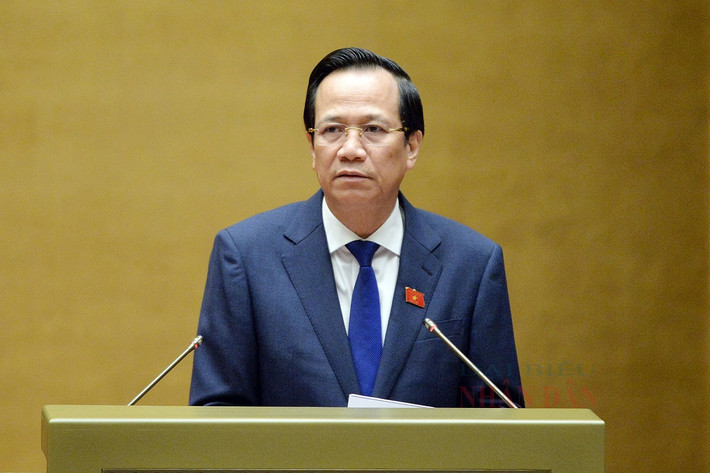 Minister of Labour, Invalids and Social Affairs Dao Ngoc Dung addresses the National Assembly's 7th session. Photo: Ho Long Vietnam completes 11 out of 20 gender equality targets: Minister -0