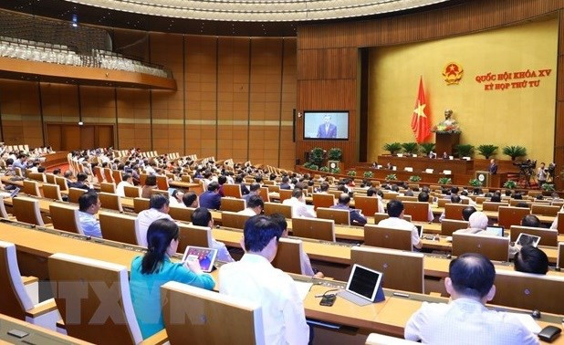 A meeting at the 15th NA's 4th session. Photo: VNA Lawmakers mull over crime prevention and combat -0