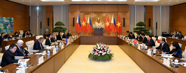 NA Chairman Vuong Dinh Hue met with President of the Philippines Ferdinand Romualdez Marcos Jr. Photo: Lam Hien Top legislator meets with President of Philippines in Hanoi -0