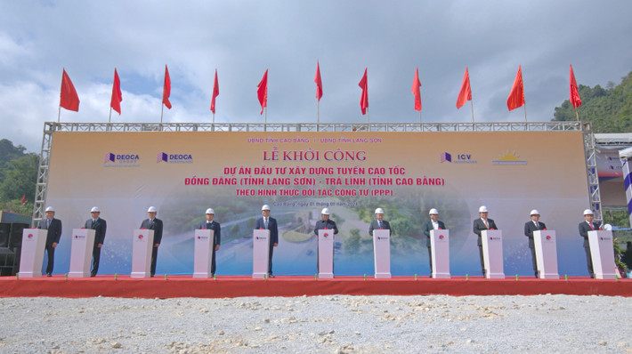 PM Pham Minh Chinh at the ceremony PM urges consideration of building border economic zone in Cao Bang -0