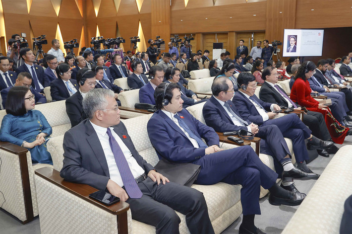Vietnamese delegates attended to the event. Photo: Doan Tan NA Chairman delivered remarks at academy of Bangladesh -0